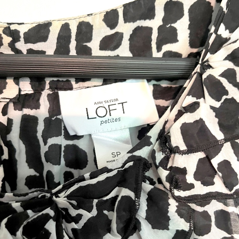 Loft Petites ruffle front sleeveless top Sz SP - Picture 2 of 4